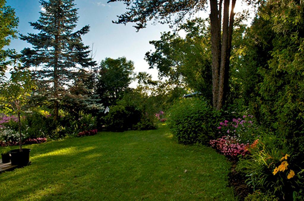 Gite Au Pied Du Courant De Gilbert Desjardins Mont-Laurier Exteriör bild
